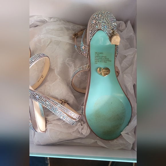 Blue by Betsey Johnson Women's Sb-Aubry Heeled Sandal, Champagne size 7.5 - Picture 3 of 7